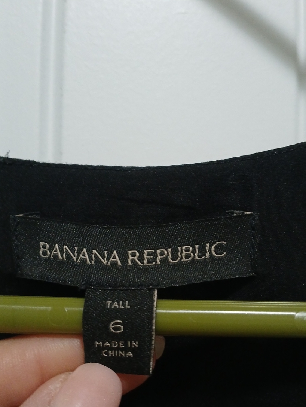 Babana Republic Black Dress with White Floral Print and Ruffle Hem Sz 6 tall - Picture 3 of 7